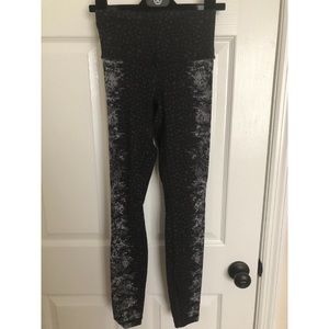 LuluLemon Lace Print Leggings Size 4